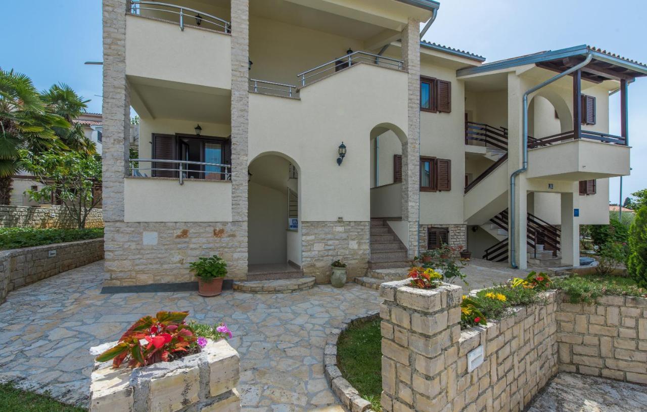 Apartmani Lorena Porec Exterior photo