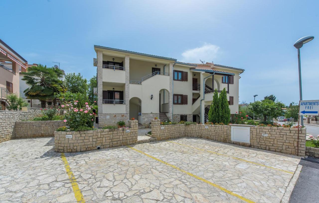 Apartmani Lorena Porec Exterior photo