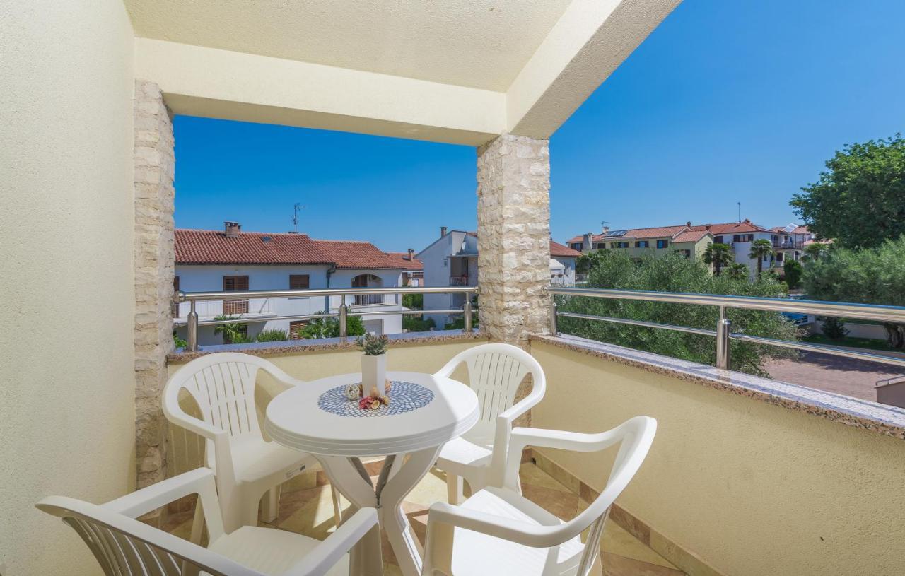 Apartmani Lorena Porec Exterior photo