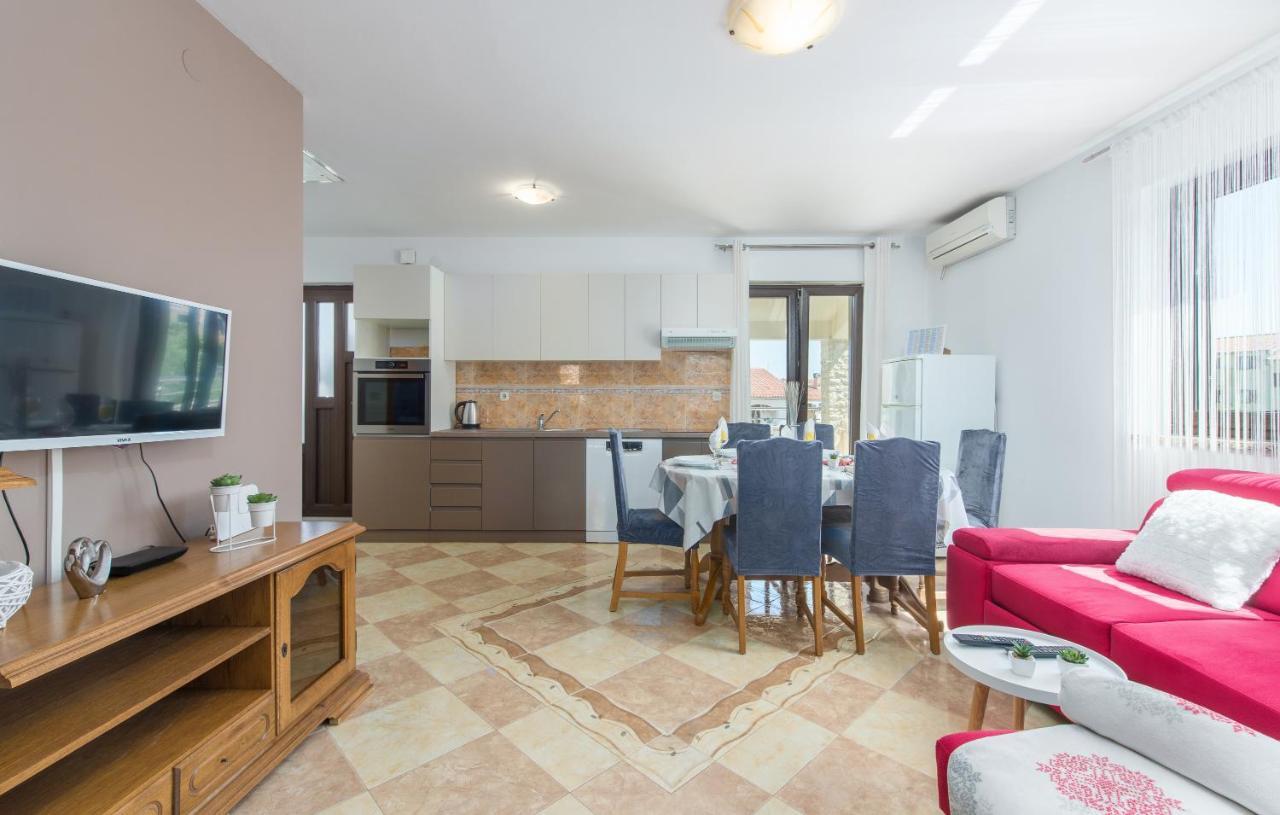 Apartmani Lorena Porec Exterior photo